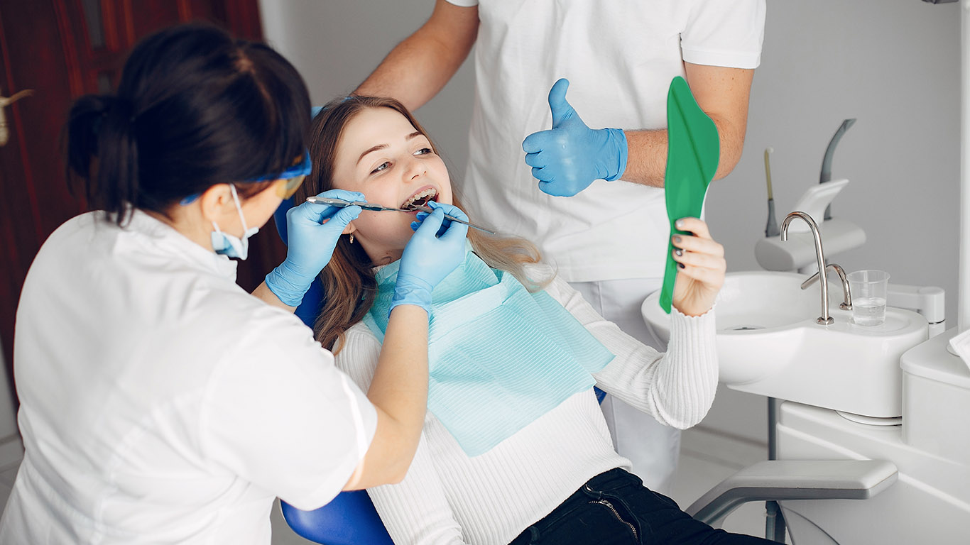 Si ndihmon teknologjia moderne në një trajtim Dentar më të sigurt?