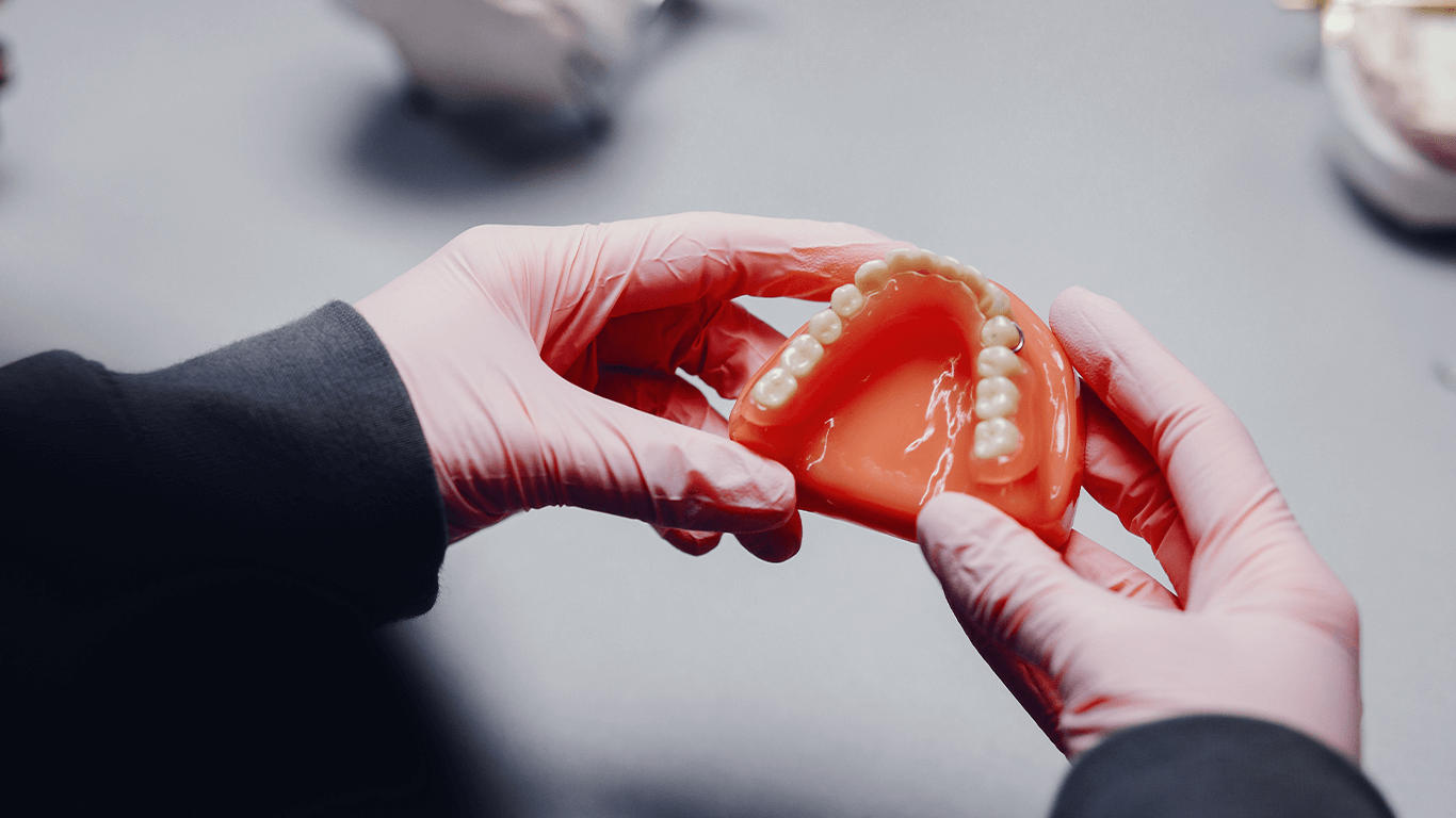 Si funksionojnë Protezat Fikse dhe të lëvizshme?